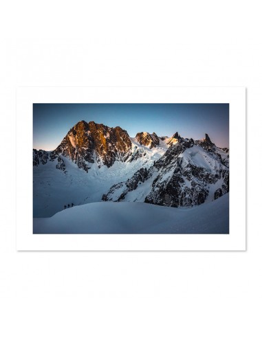 Skieurs en randonnée du côté du glacier de Talèfre avec les Grandes Jorasses en arrière-plan – Massif du Mont-Blanc solde