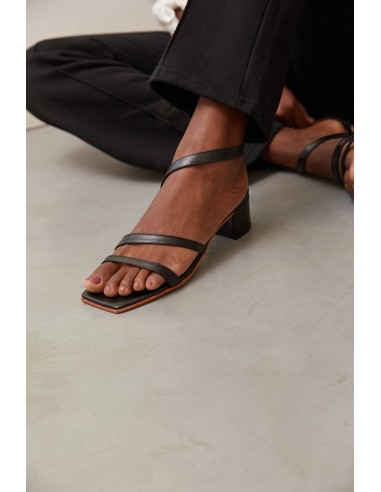 Delfina Sandal in Black sélection de produits