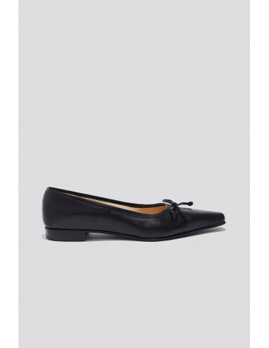 Ema Bow Flat in Black plus qu'un jeu 