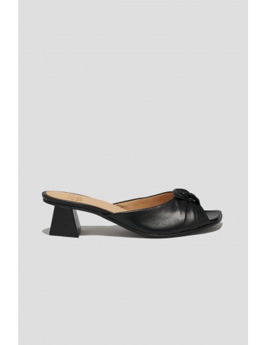 Greta Pleated Knot Heeled Mule in Black Comparez plus de prix