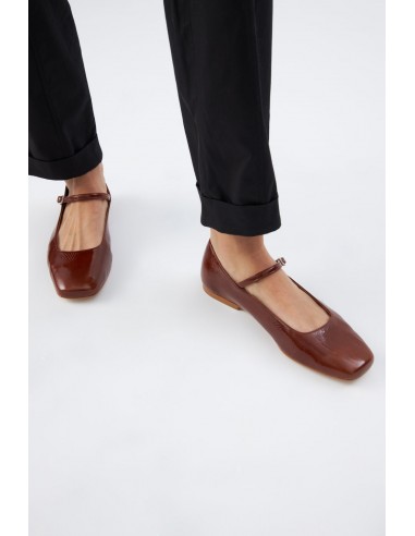 Julieta Mary Janes in Saddle-coloured Patent Leather chez Cornerstreet bien 