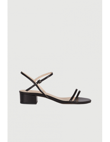 Maisie Sandals in Black Leather brillant des détails fins