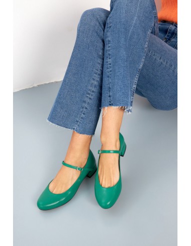 Emilia Mary Janes in Grass-coloured Leather ou a consommer sur place